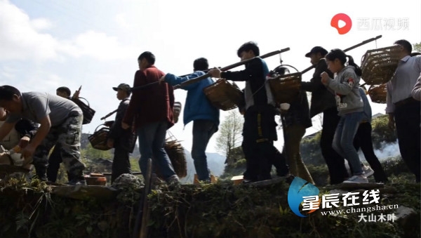 诗话桥 |李秋颐:苗寨祭桥节——神秘的传统民俗,你get到了吗? 诗话桥 |李秋颐:苗寨祭桥节——神秘的传统民俗,你get到了吗?